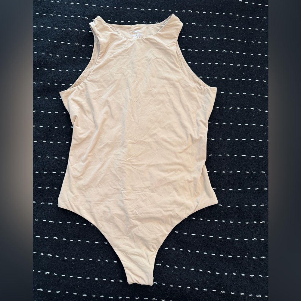 SKIMS  Bodysuit in Nude